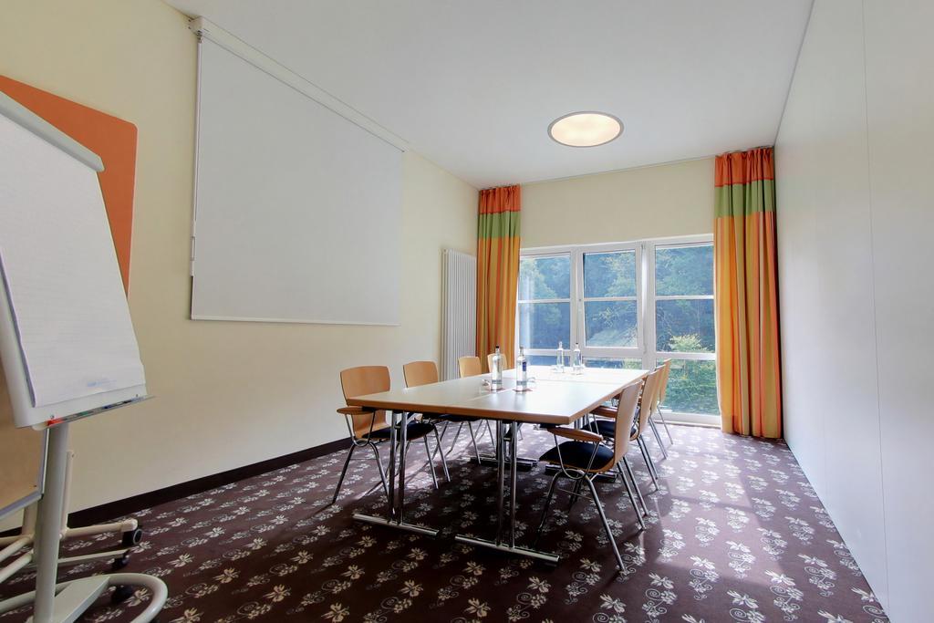 Akzent Waldhotel Rheingau Geisenheim Bagian luar foto
