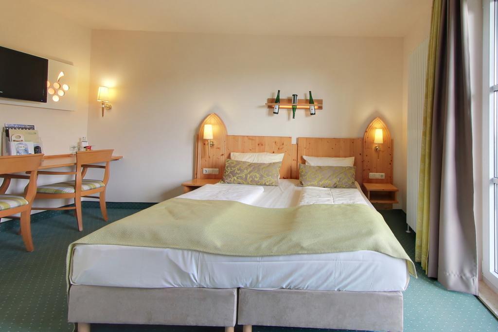 Akzent Waldhotel Rheingau Geisenheim Bagian luar foto